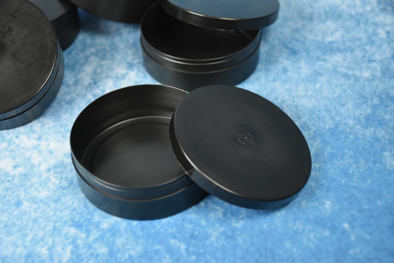 5 New 2oz chew cans plastic 2.5"x7/8" Storing Spices, Candies, BPA-free