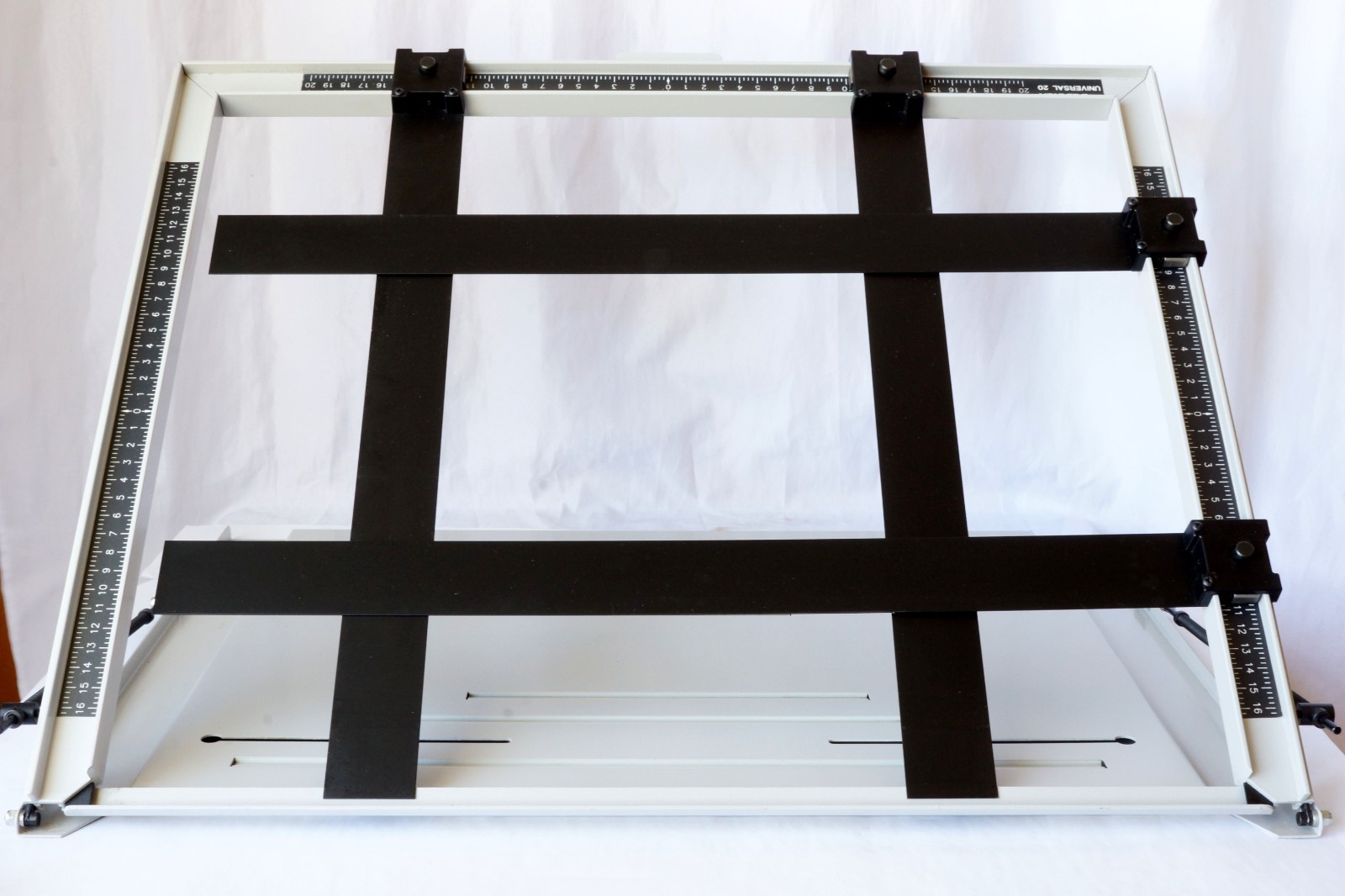 Beseler Universal 20 - 16x20 - 4 Blade Enlarging Easel Barely Used Good Working