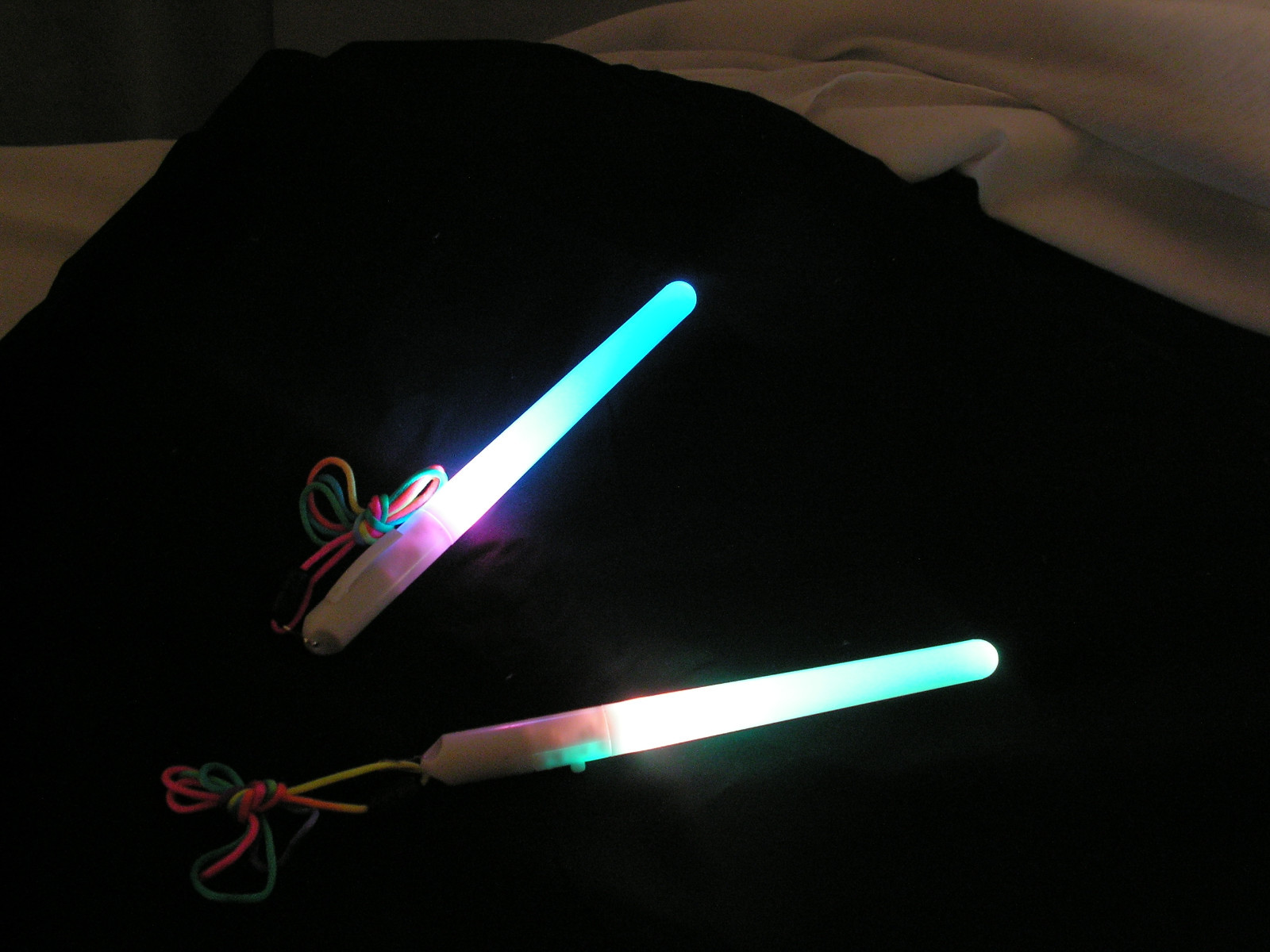 Pair LED Multi Colored 7 mode Poi Sticks Wand Lightstick + Diffraction glasses!