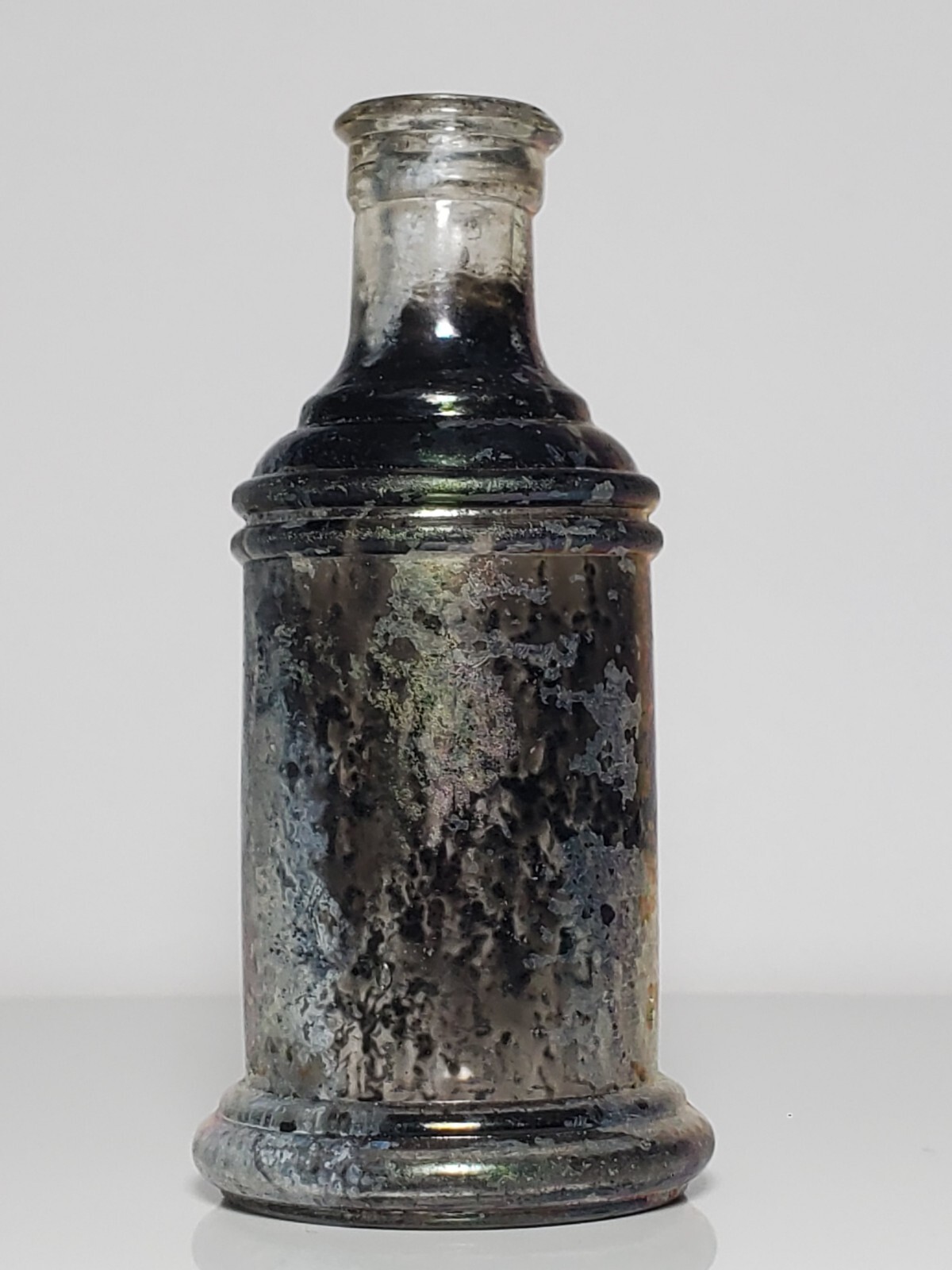 Antique  Inkwell from the 1800s «1/18 Co». Heavy thick glass.