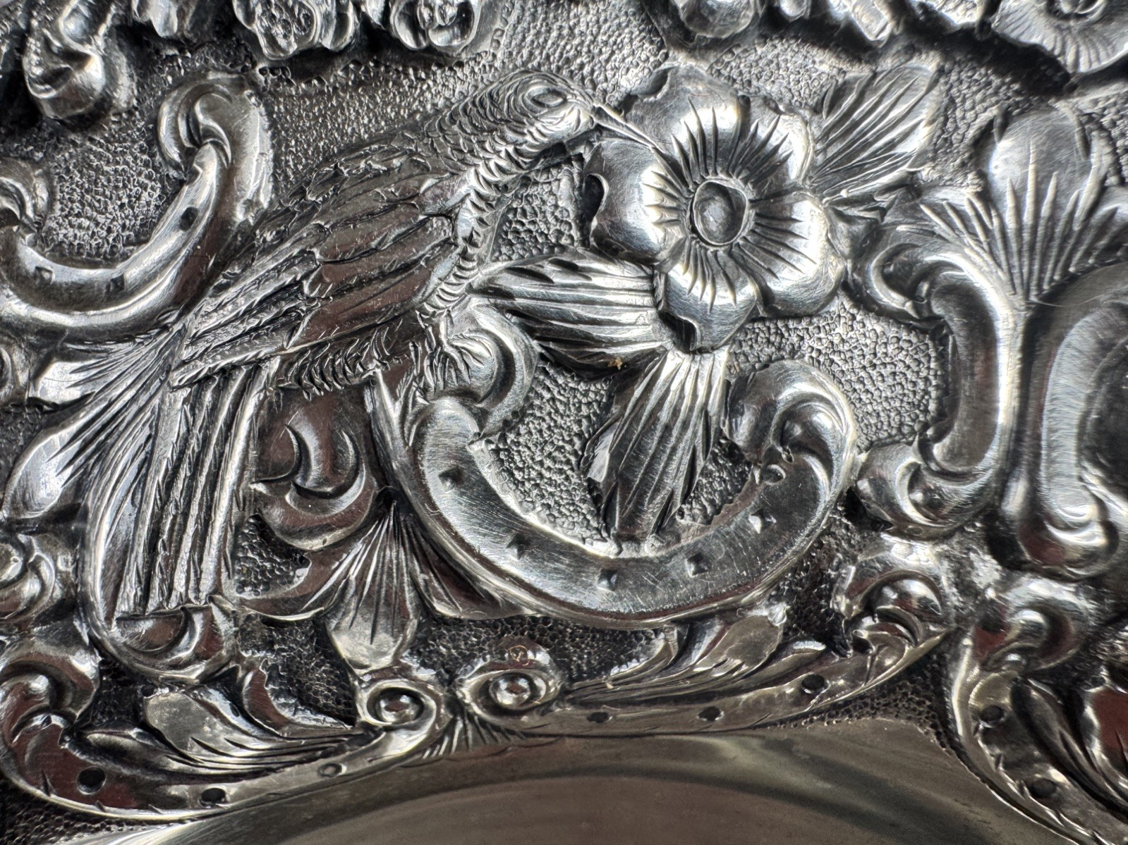 REPOUSSE LORING ANDREWS CO HAND CHASED STERLING 9 1/4" STRAWBERRY BOWL 11.13OZT