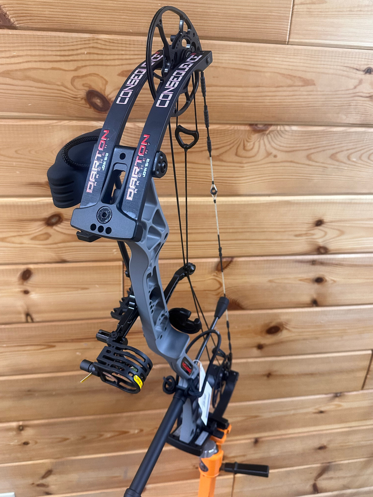 New Darton Consequence 2 RH 70# Stone Grey w/Black Limbs Ready Hunt Package Bear