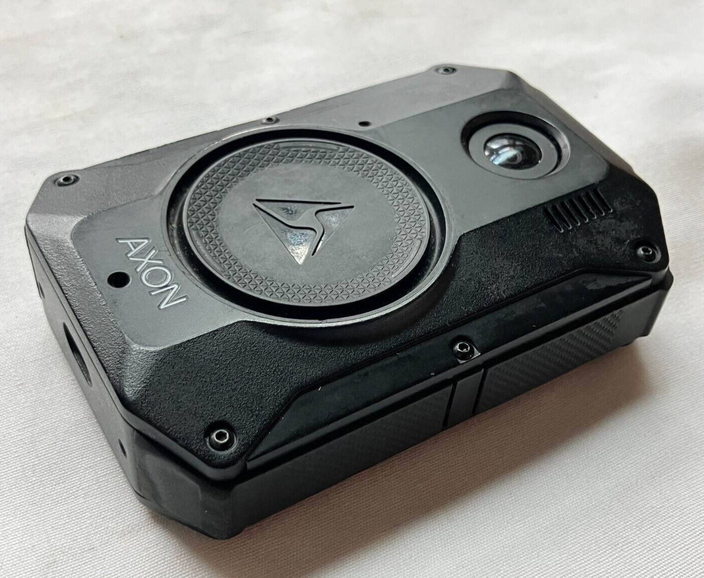 Axon AX1023 Body 3 Camera with Charger and cord - Powers Up and Records