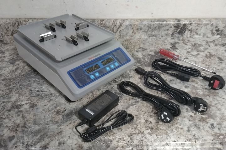 Thermo Scientific 88882006 100 to 240VAC Microplate Shaker (International Plug)