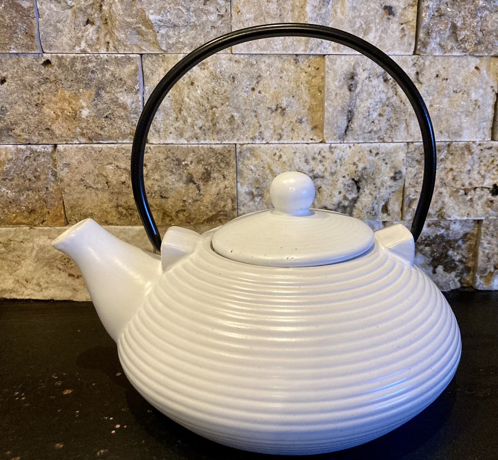 DesignPac Modern Ribbed Cream Cloud Stoneware Teapot Metal Handle