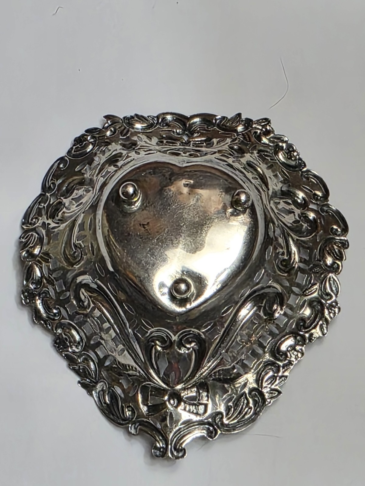 antique 1898 English sterling silver filigree heart footed bonbon dish bowl