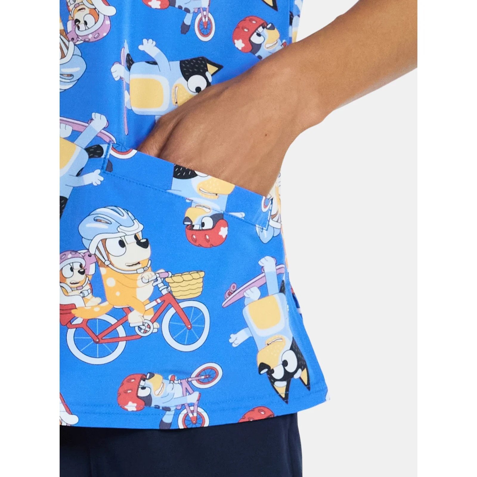 BLUEY GRAPHIC SCRUB TOP ASST SIZES BRAND NEW