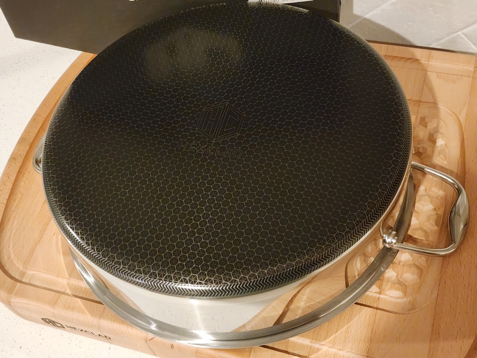HexClad Hybrid 7-Quart Sauté Pan / Chicken Fryer w/Tempered Glass Lid BRAND NEW!