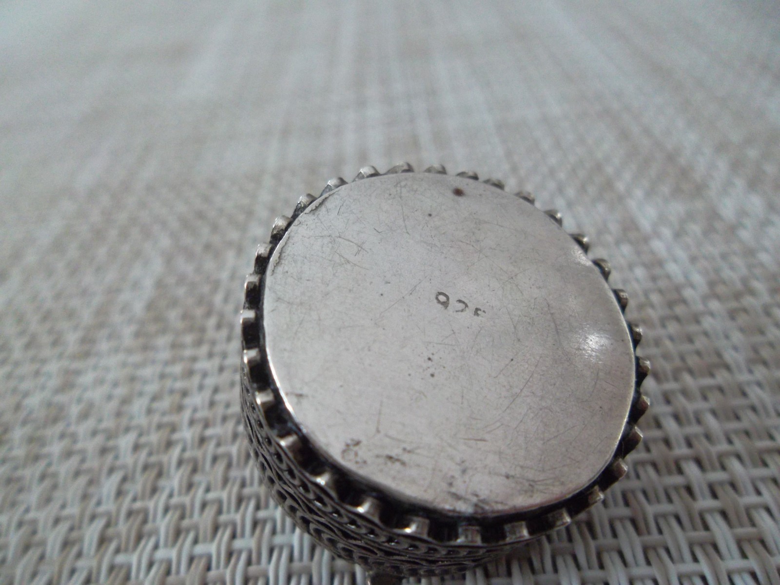 Snuff Box Pill Box Round Antique Filigree Sterling Silver Victorian 14.7 gr