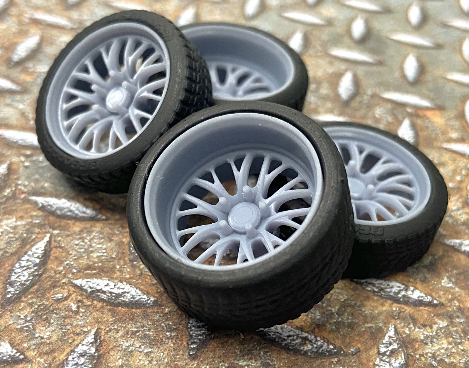 1/24 Scale:  21/20 Inch Weld S82 Wheels With Wide Rear Street Tires; Resin