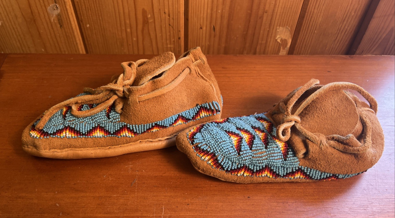 Beautiful Hand Made Beaded Vintage Native American Moccasins Size 8”
