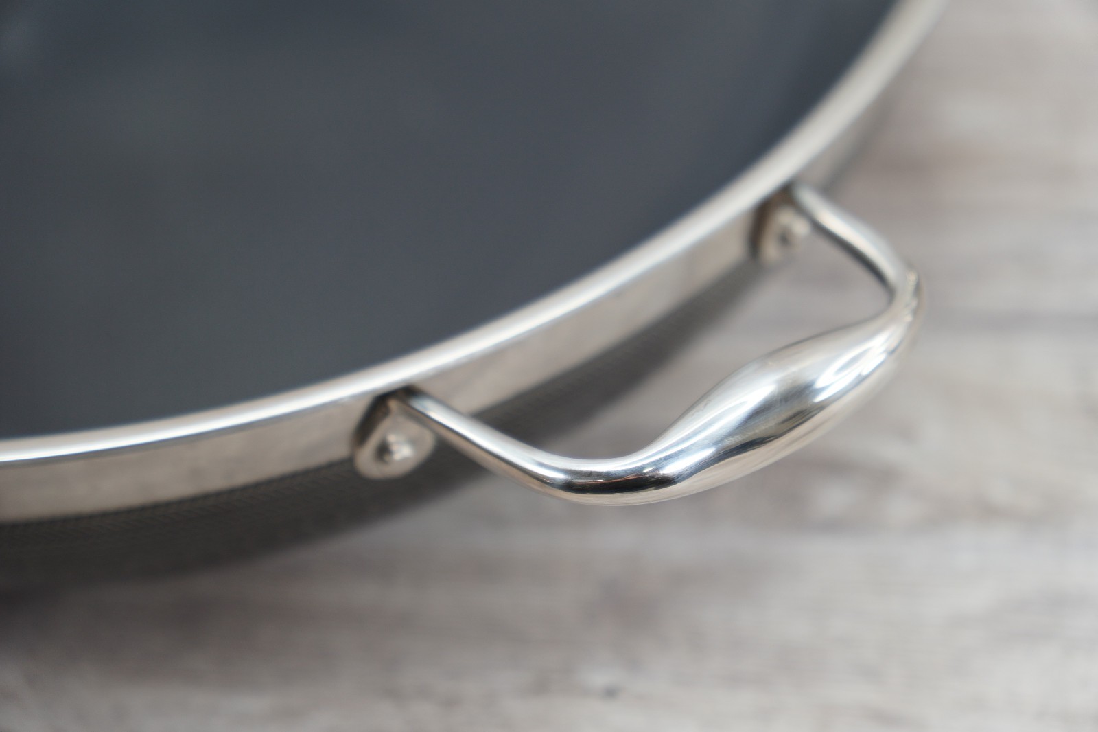 HexClad Hybrid Nonstick 14" Frying Pan, Stainless Steel Lid - Used #8730