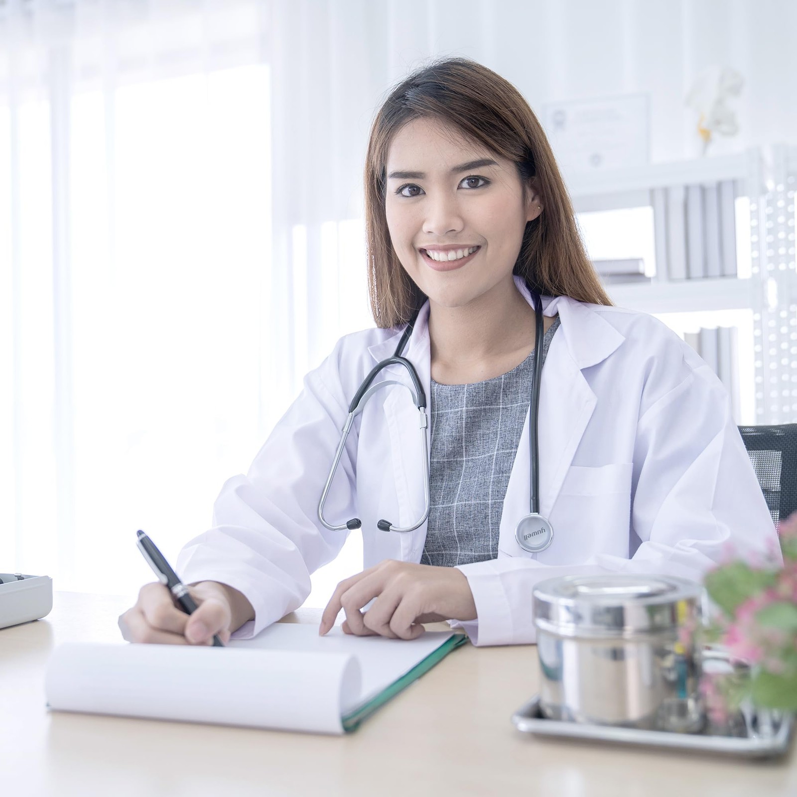 NY Threads Professional White Lab Coat for Women, Small (Pack of 1),