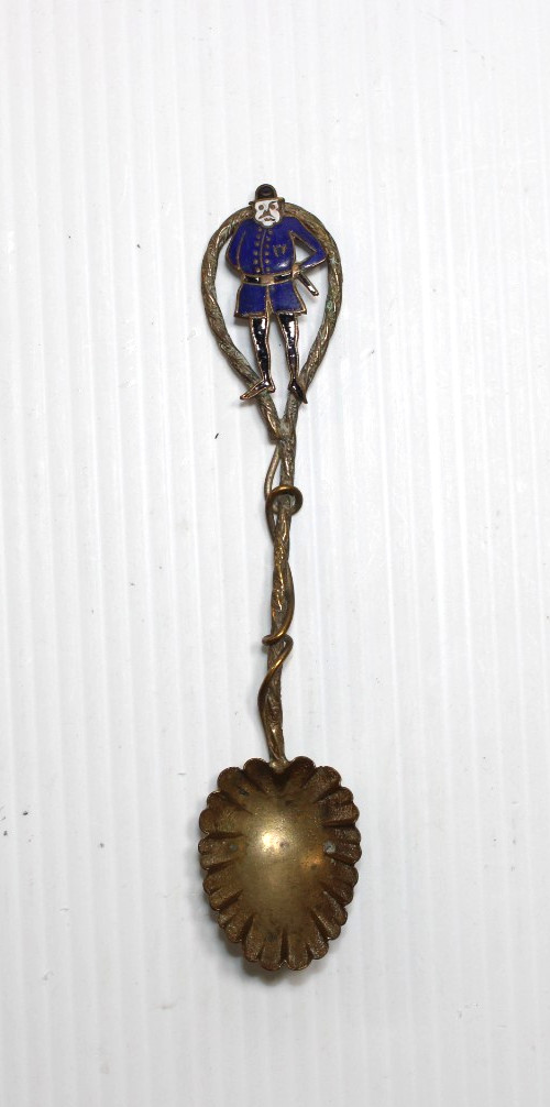 VINTAGE COLLECTIBLE SOUVENIR SPOON ENAMEL BRITISH BOBBY #480