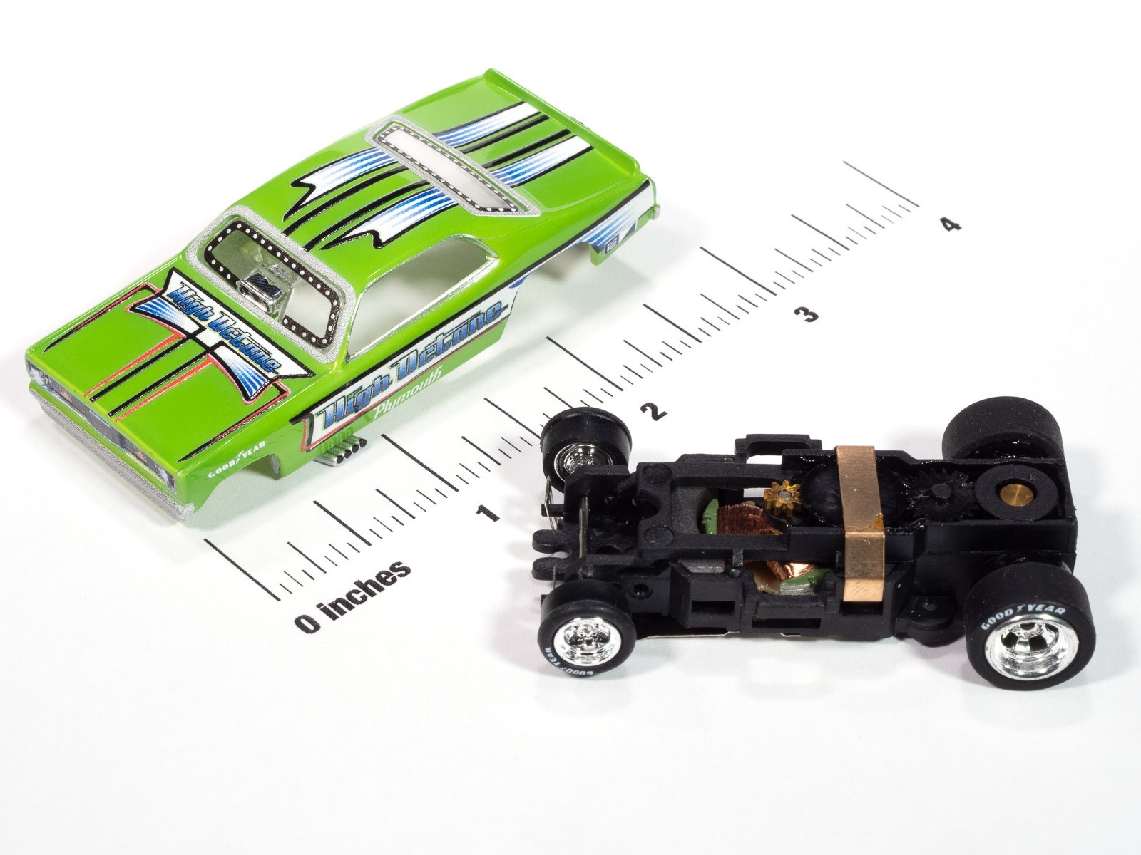 Auto World 4 Gear 1972 Plymouth Duster FC 'High Octane' - Reaction Time SC421B