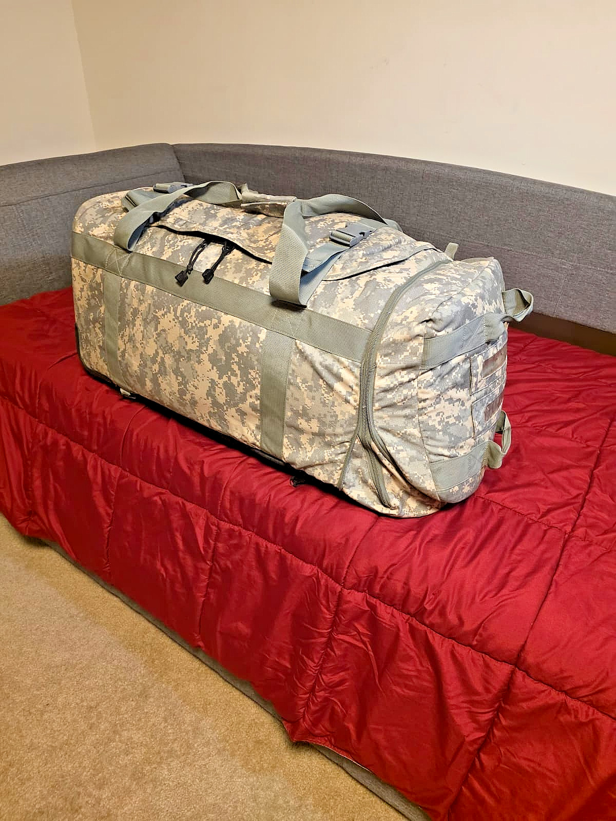 USGI Thin Air Rolling Deployment Bag Large Wheeled Military Duffel ACU UCP Army