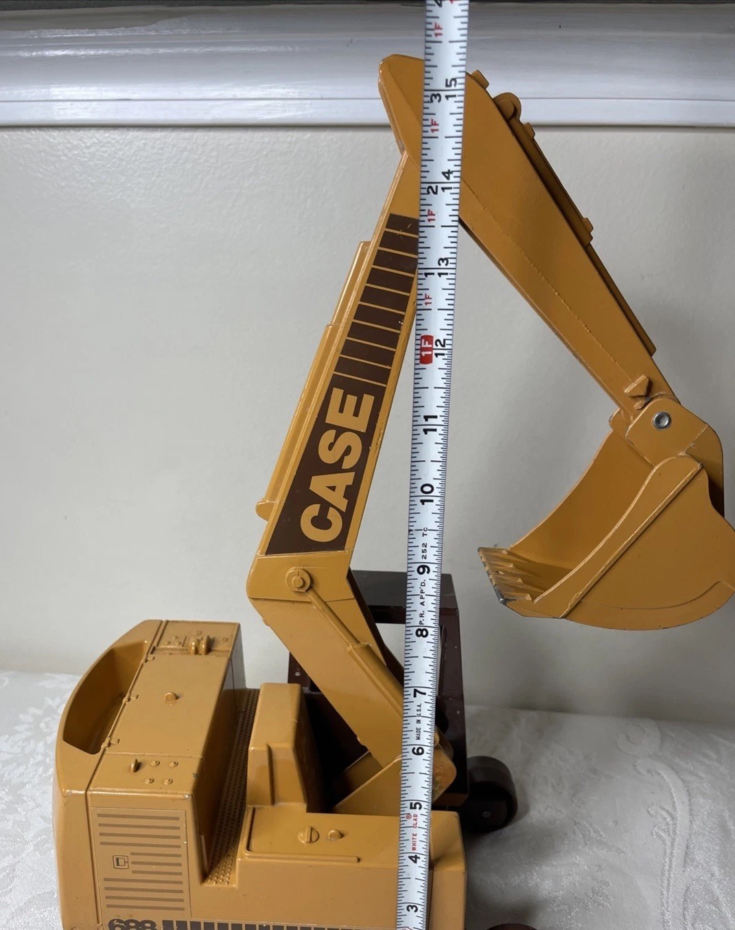 1/16 ERTL CASE Model 688 Excavator Construction Toy With Tracks RARE