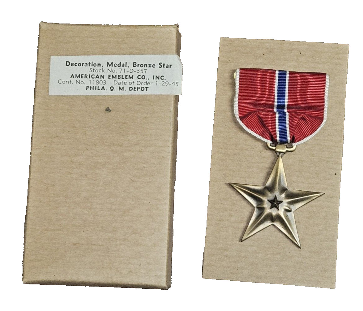 Original WWII Slot Broach Bronze Star Medal In 1945 Dated Box
