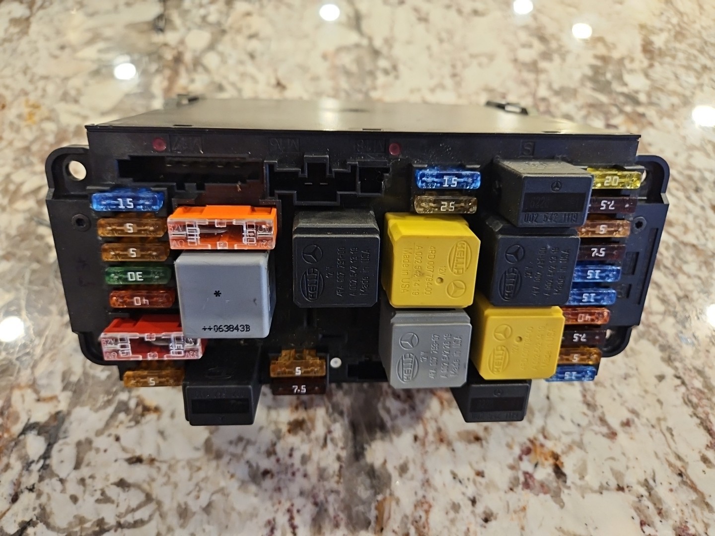 2003-2009 Mercedes W209  C209 CLK350 Front SAM Fuse Box Relay Control Module