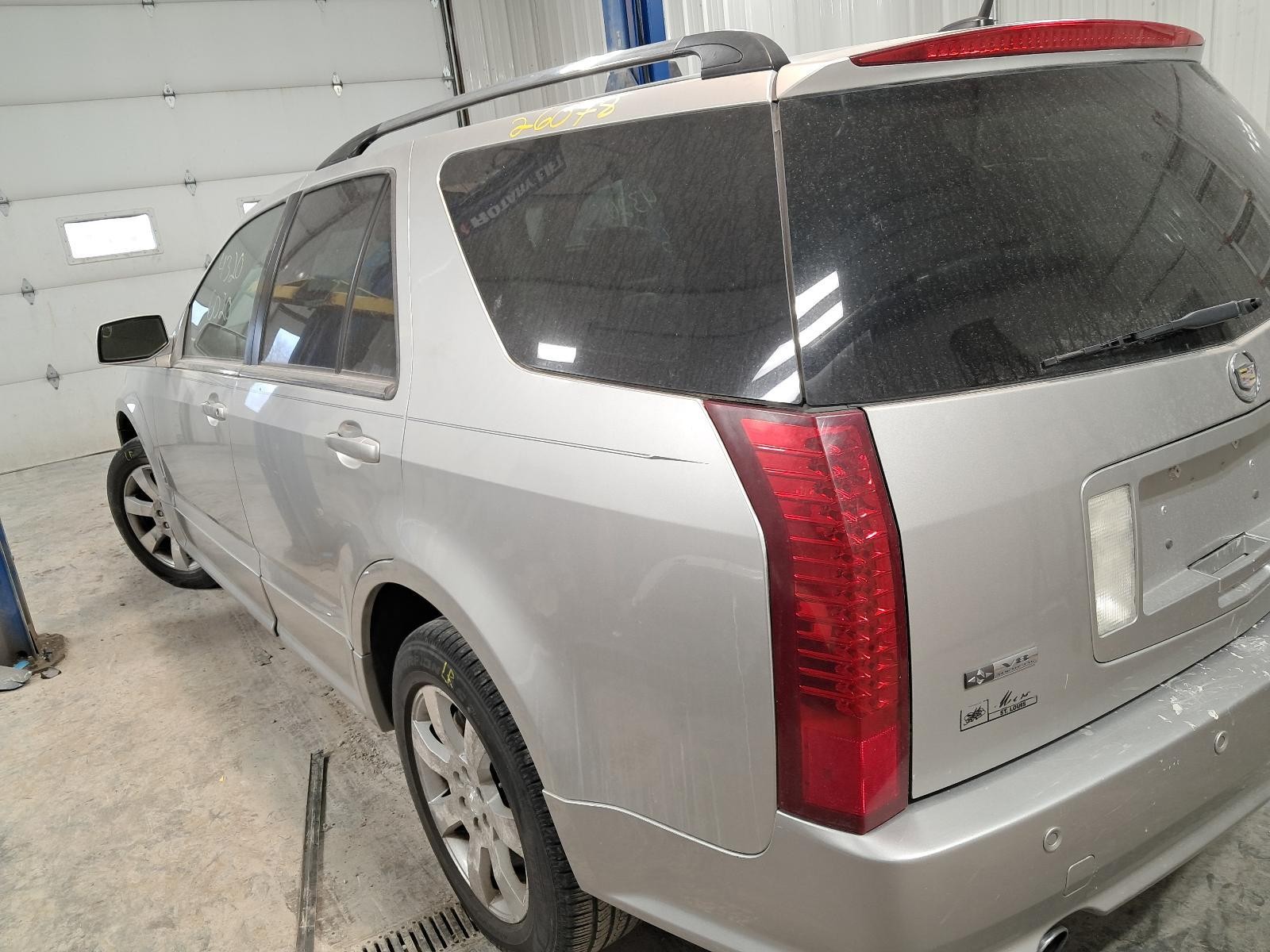 2006 CADILLAC SRX Glove Box