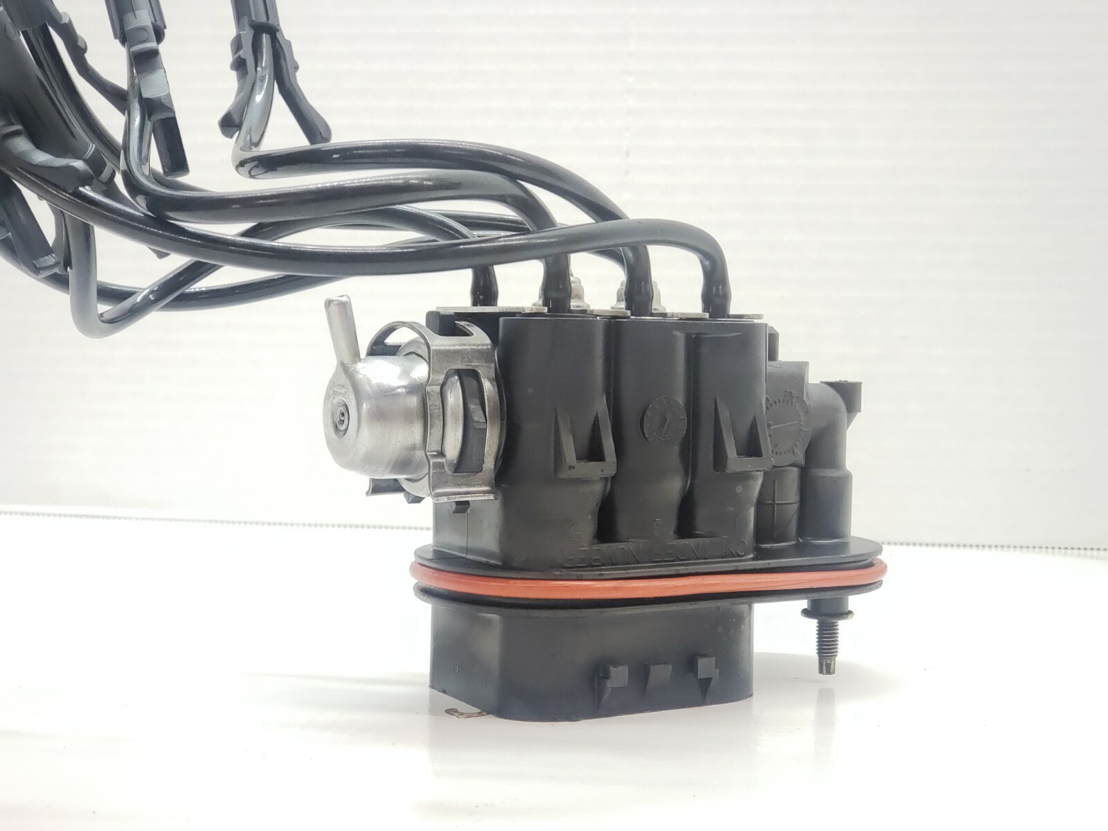 Central Port Fuel Injector Injection Spider for 96-05 GMC Chevy 4.3 Liter Engine