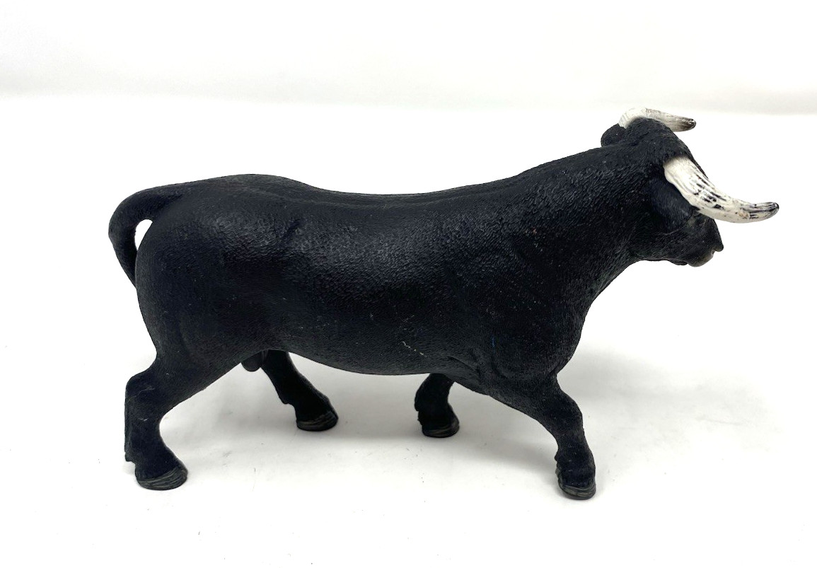 Schleich 2 Texas Longhorn Bulls, Horse & Cowboy Roping Figurines