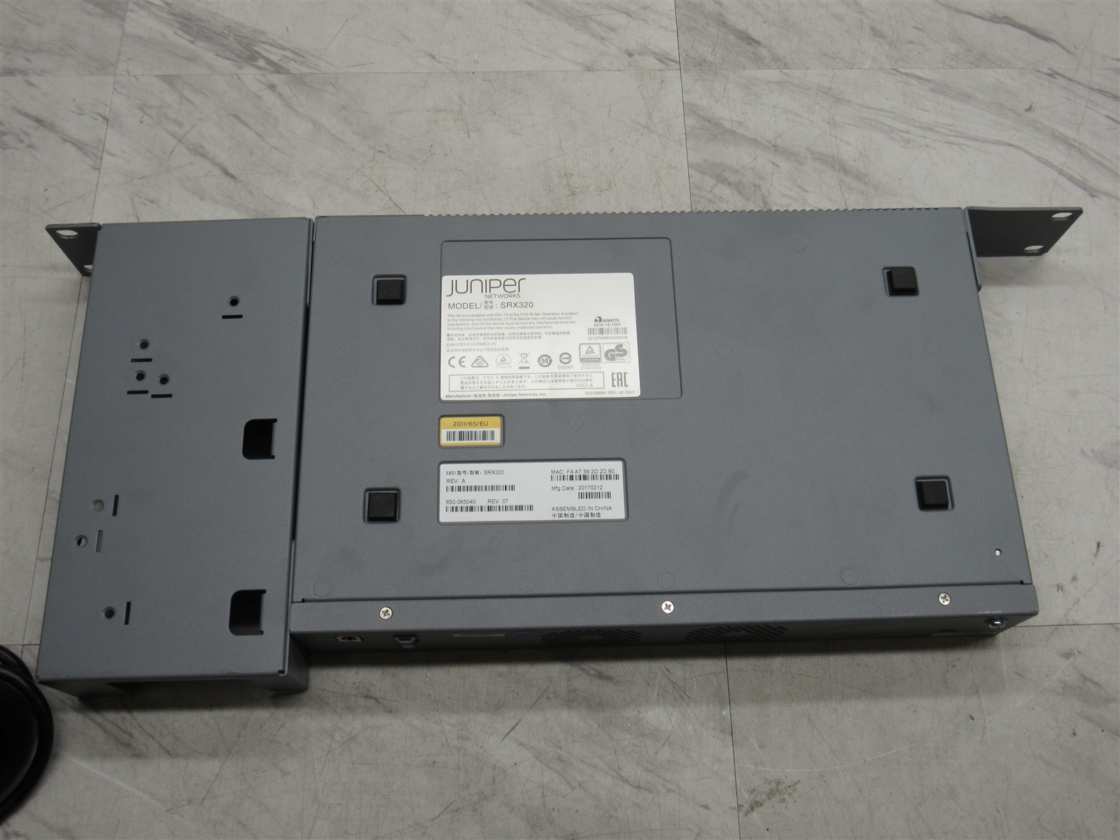 Juniper Networks SRX320 Rack Mountable Security Services Gateway Appliance + AC