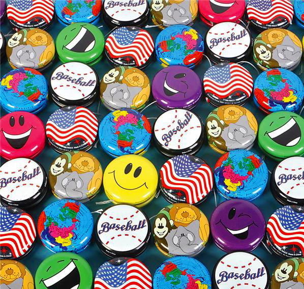 LOT OF 60 TWO INCH METAL YO YO YOS ASSORTED DESIGNS PARTY FAVOR, BIRTHDAY GIFTS