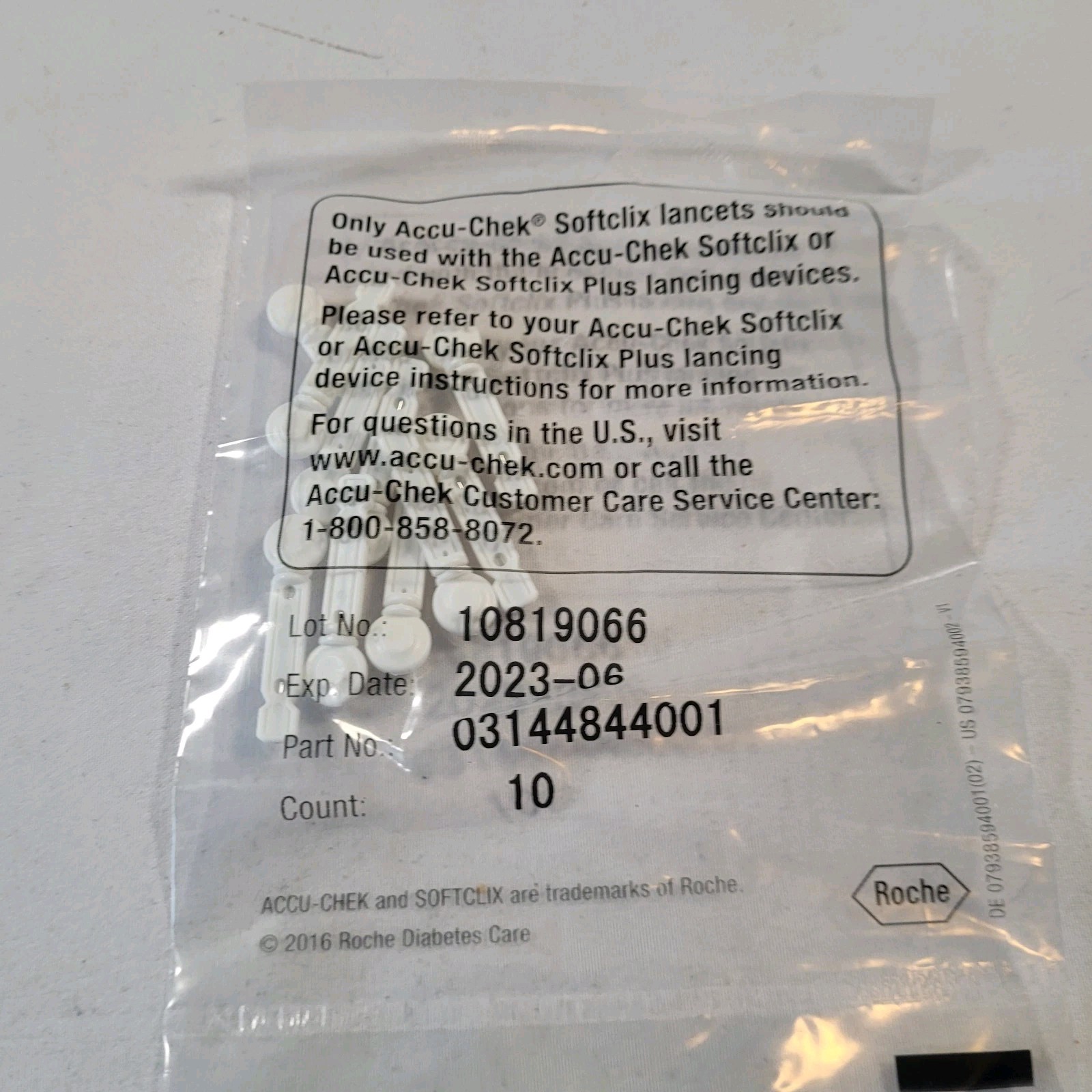 Accu-Chek Aviva Plus Blood Glucose Monitor Kit Meter Lancing Device Lancets