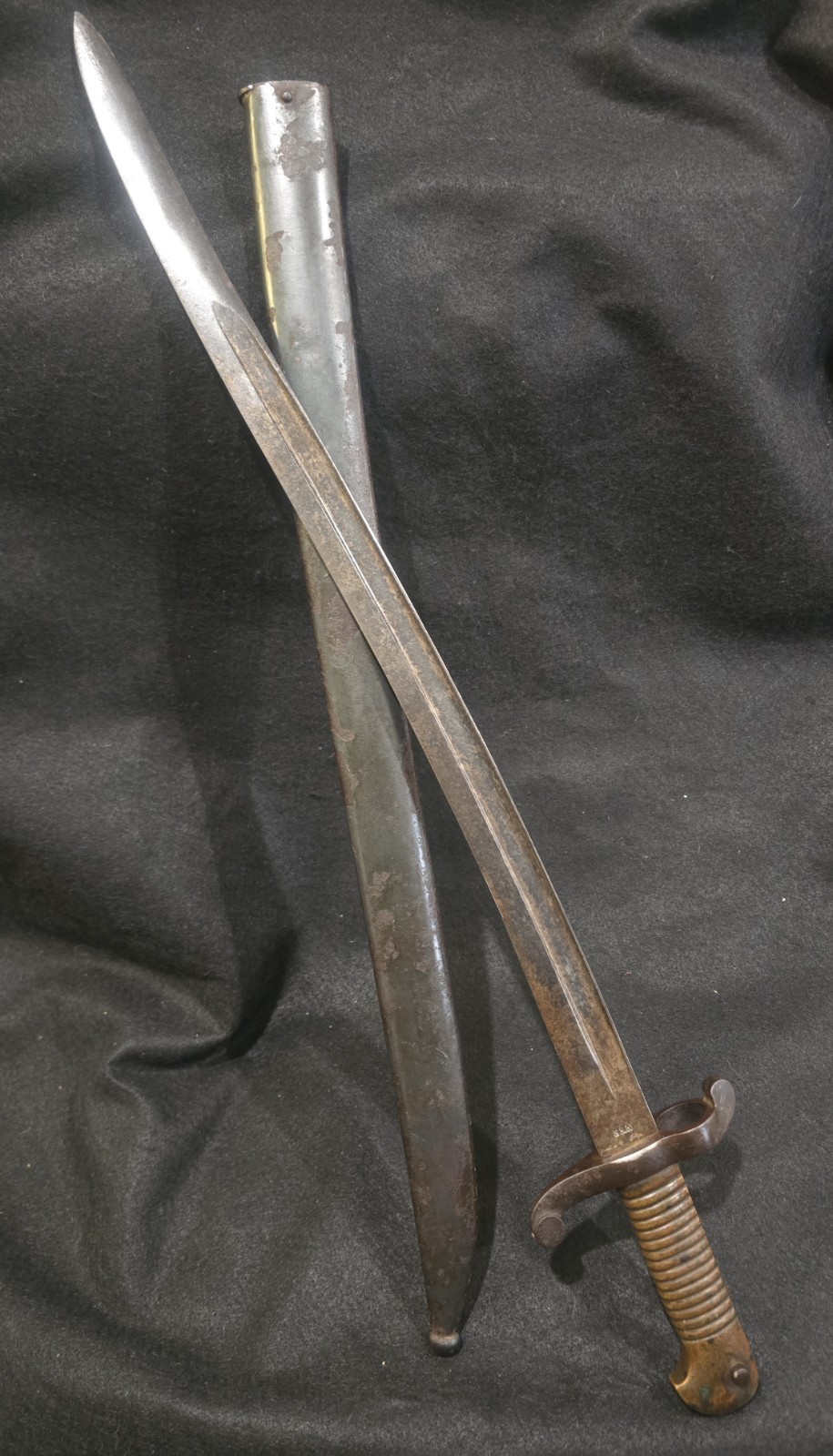 Bayonet S&K German Manufacture Marked 185D With Metal Sheath