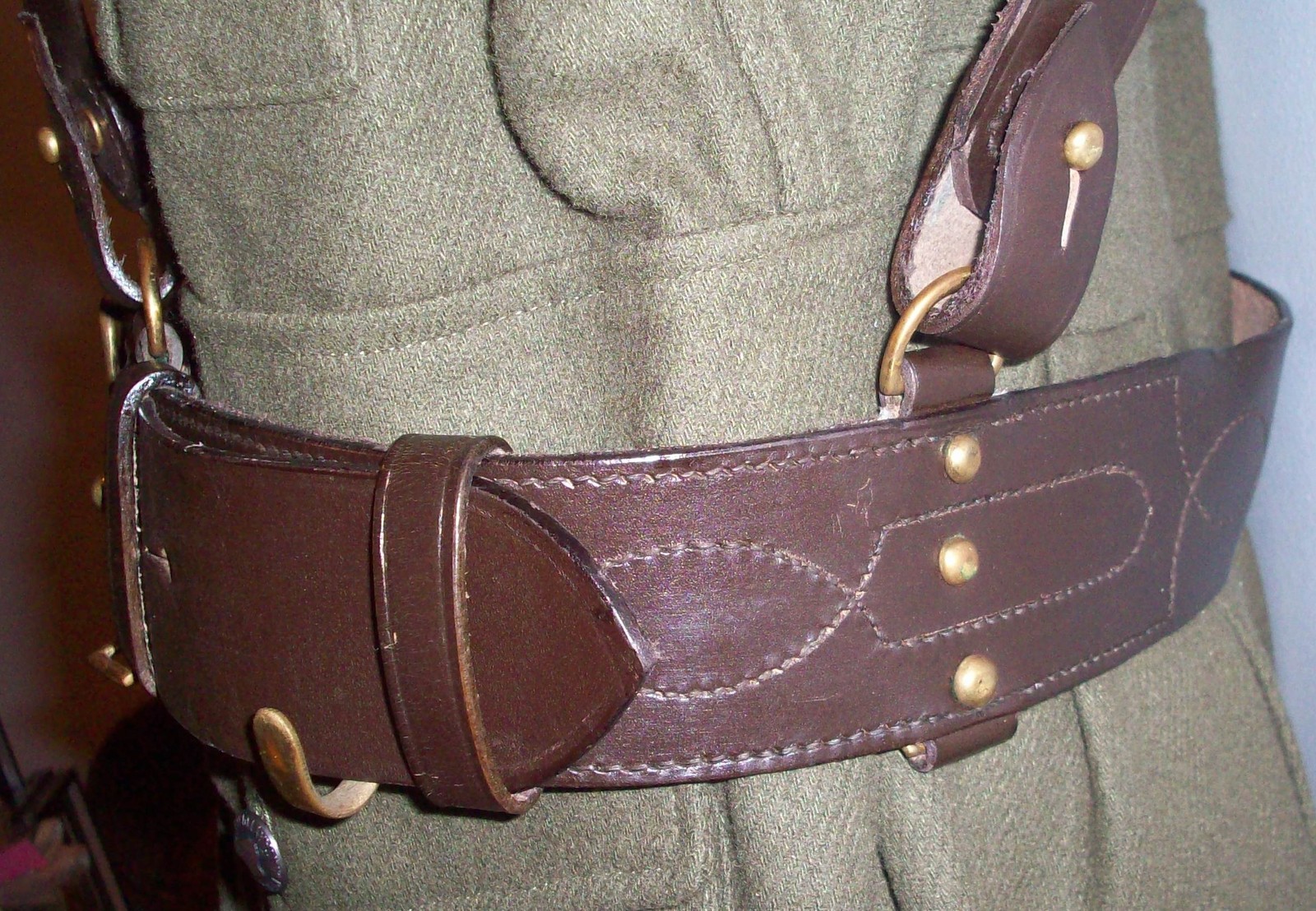 AUSTRALIAN ARMY SAM BROWN OFFICERS LEATHER BELT WITH STRAP - SIZE 44 inch waist