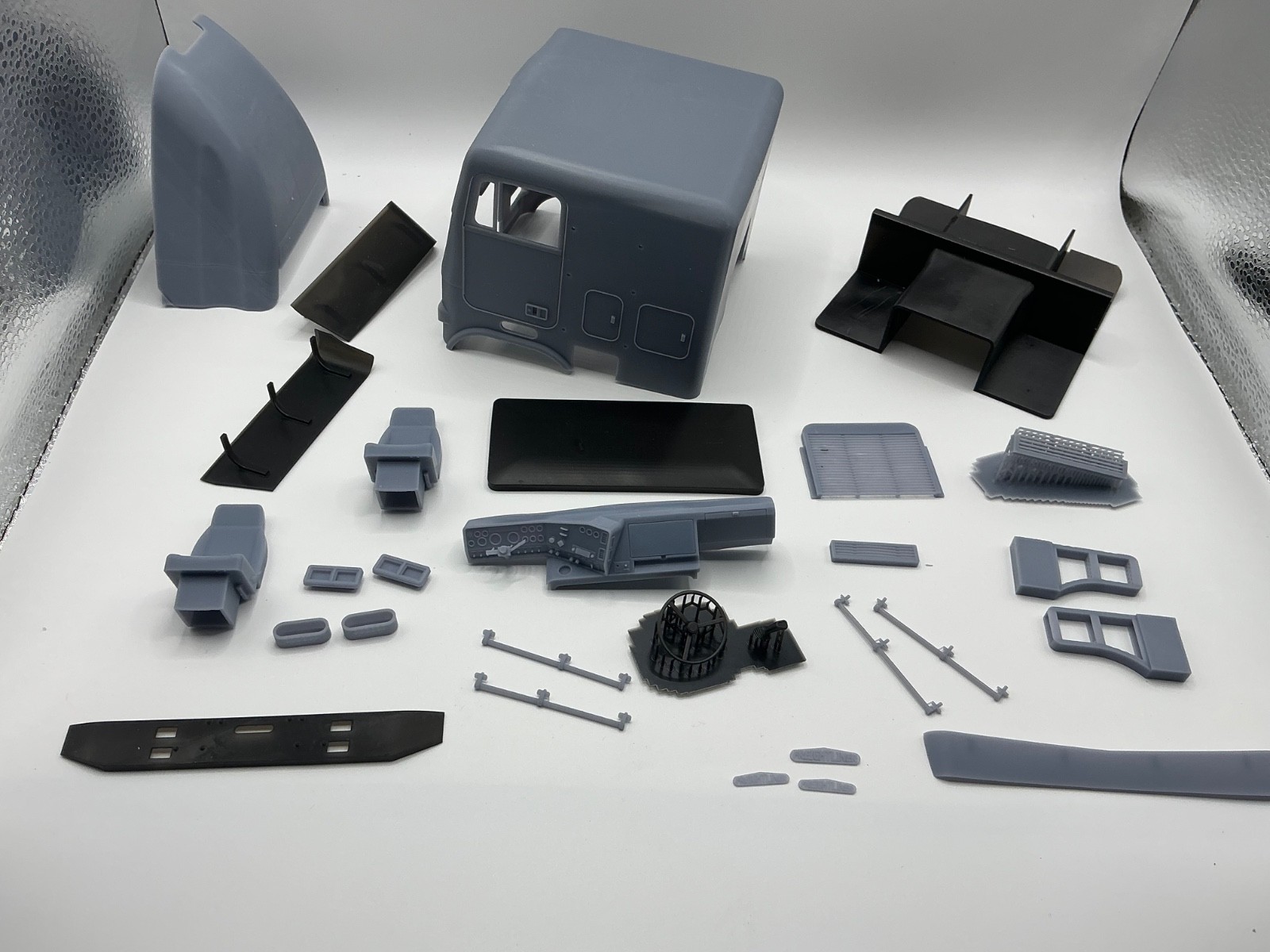 1/25th resin 3d 84-88 Freightliner 96” cab by KJ