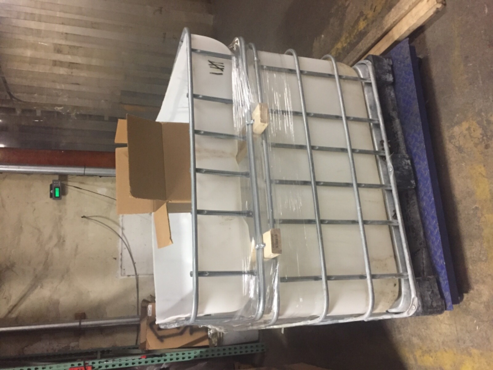 Large Aquaponic System w/ 200 gallon tank. 48x40 grow bed for organic gardening!