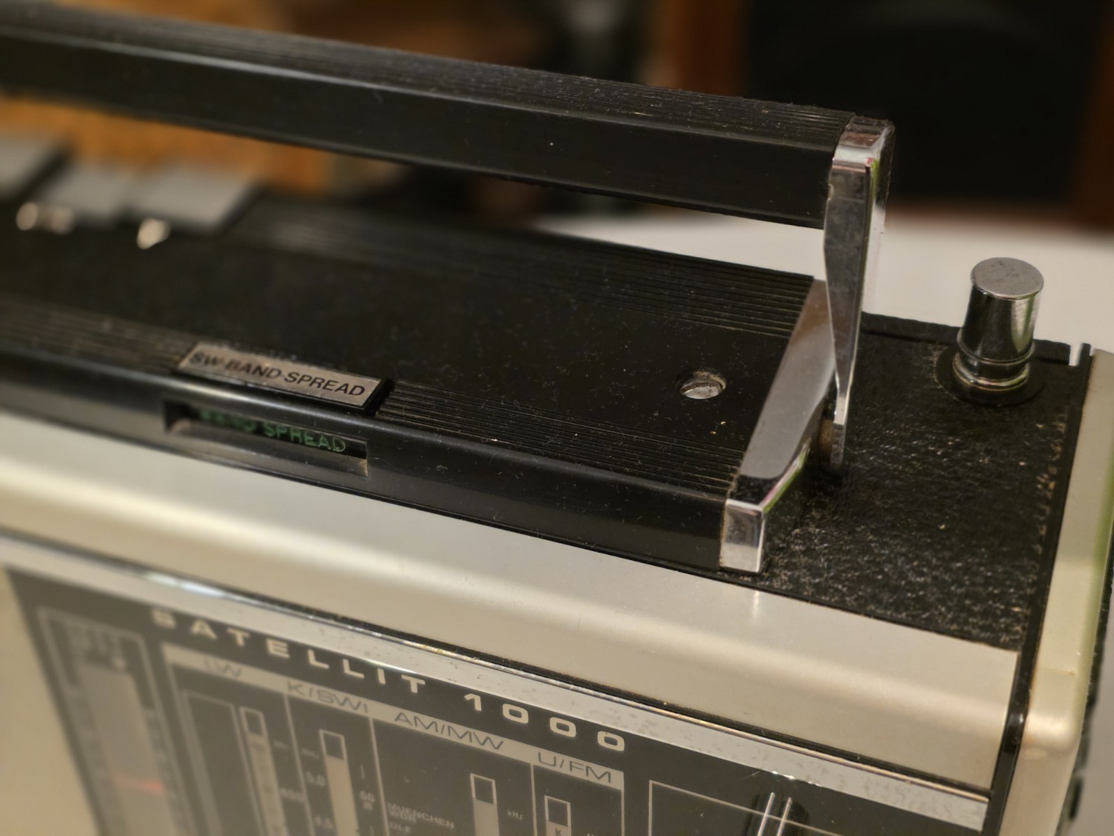 WORLD RECEIVER GRUNDIG SATELLIT 1000, new BELT