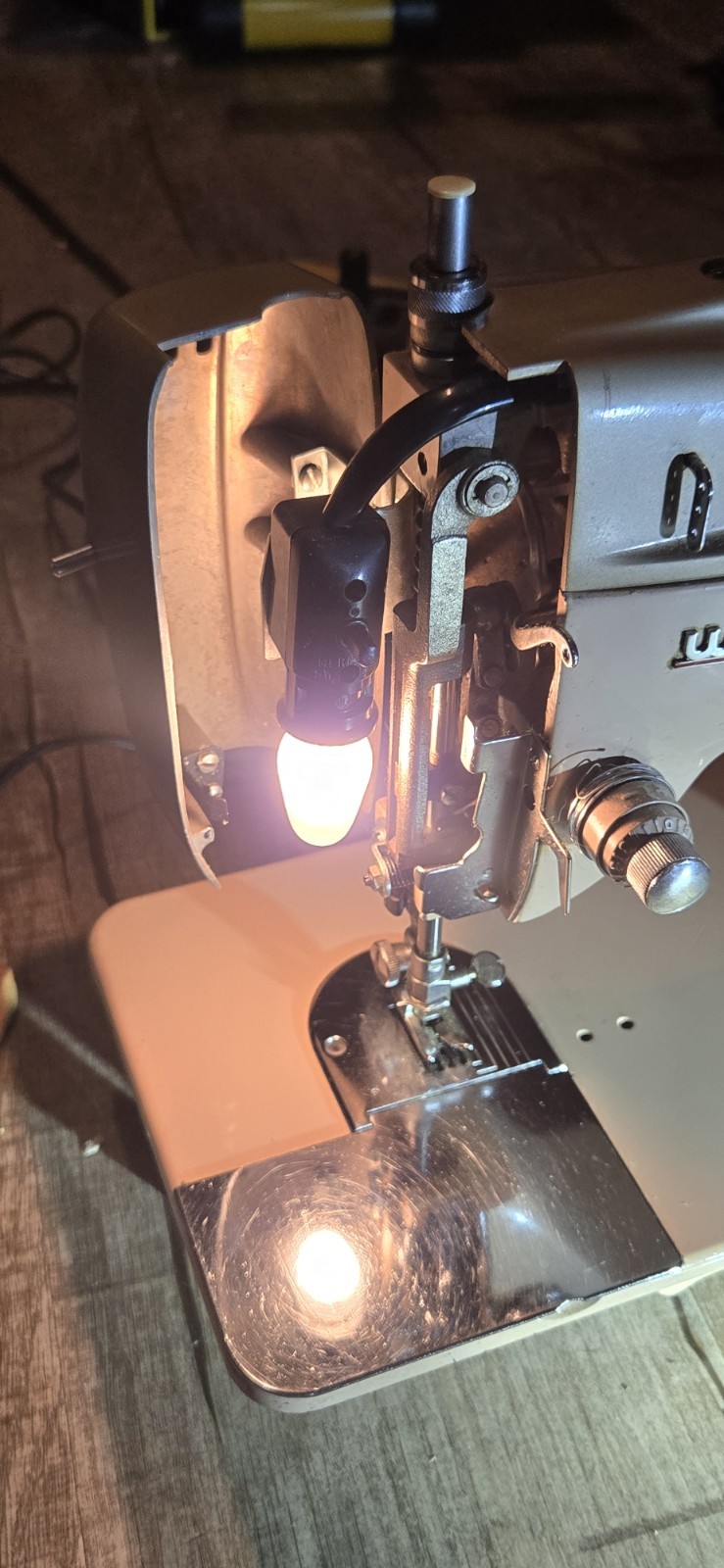 Vintage WHITE Sewing Machine Model 764 with Pedal EXCELLENT SHAPE