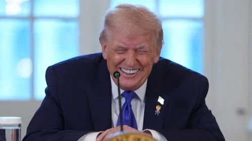 “HAPPY TRUMP” LIMITED EDITION BADGE LAPEL HAT PIN *FREE SHIP* READY TO SHIP NOW!