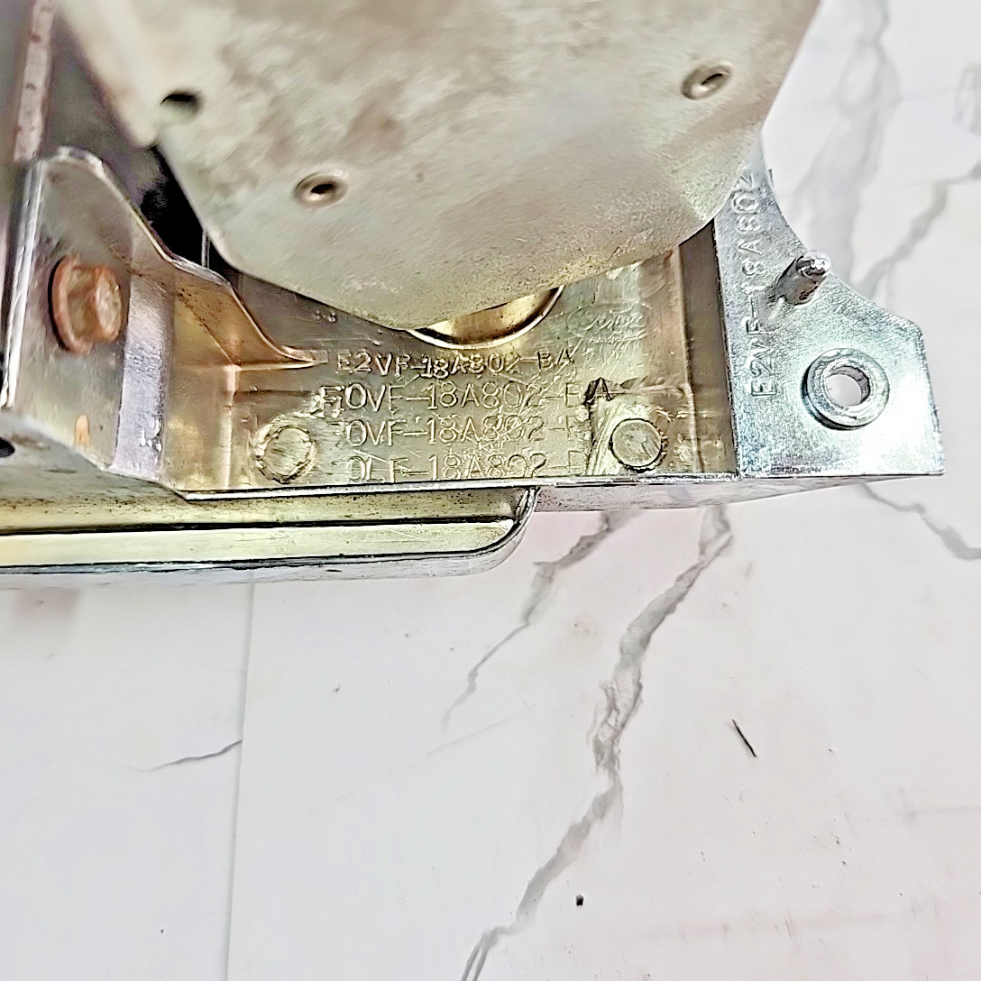 1980-1983 Lincoln Premium Sound System OEM AM FM Radio Cassette Player For Parts