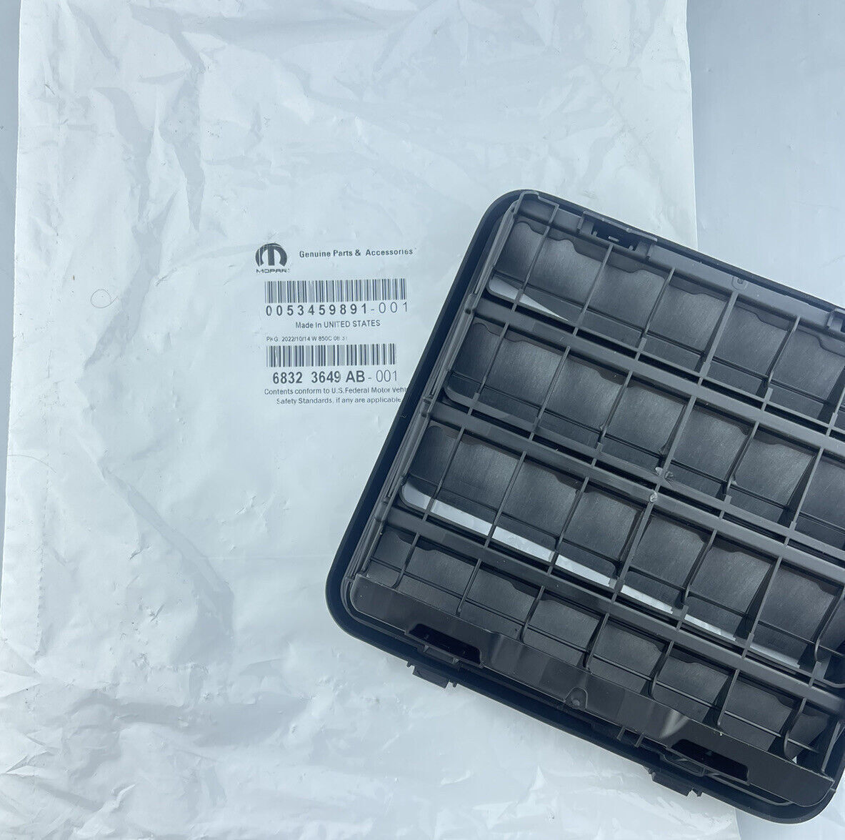 New Pair 68323649AB 2002-24 DODGE RAM CAB Bodyside Aperture Exhauster 2 of