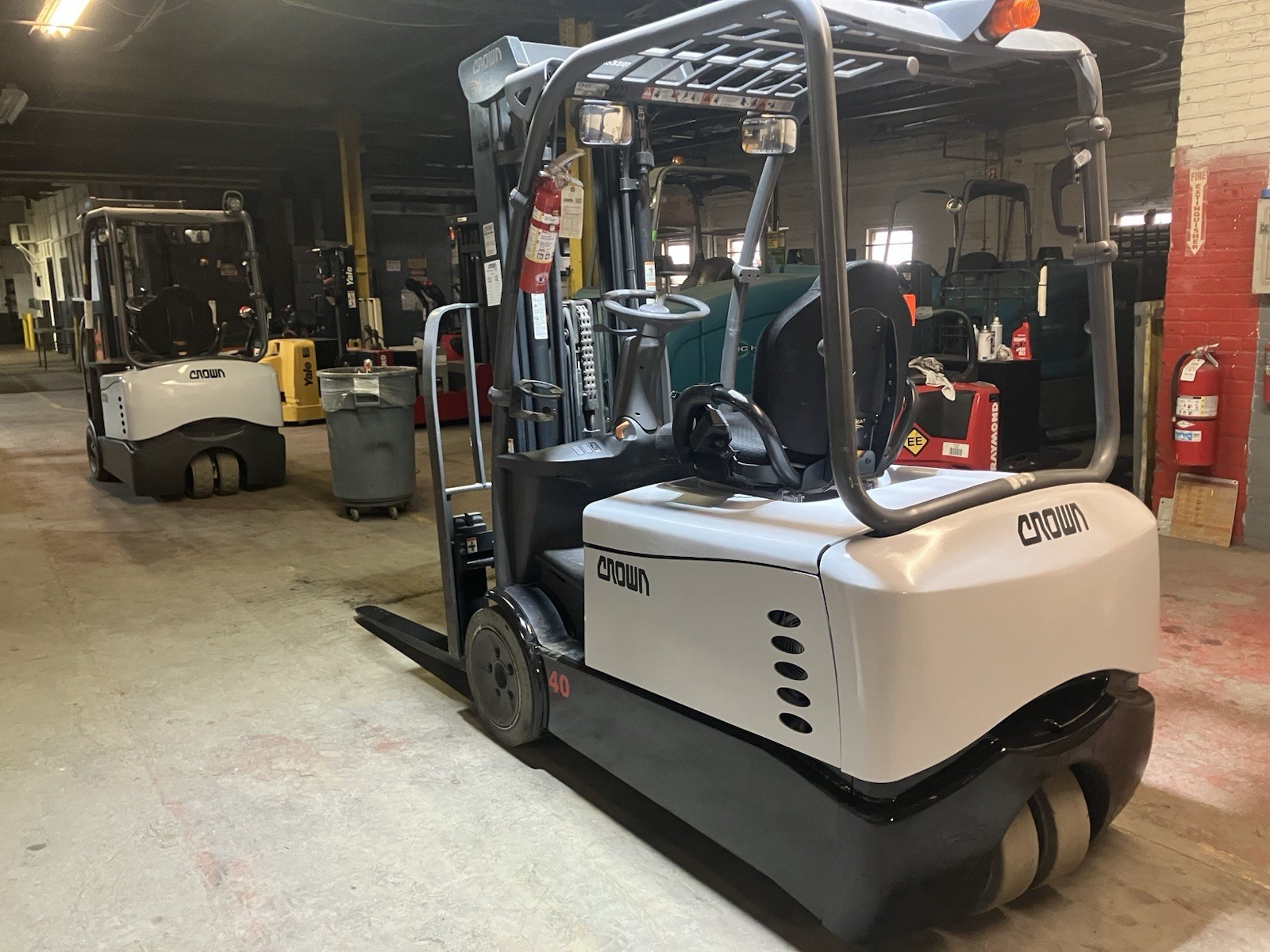 2021 Crown 4000 LB Forklift With Side Shift and Triple Mast Model SC5215-40