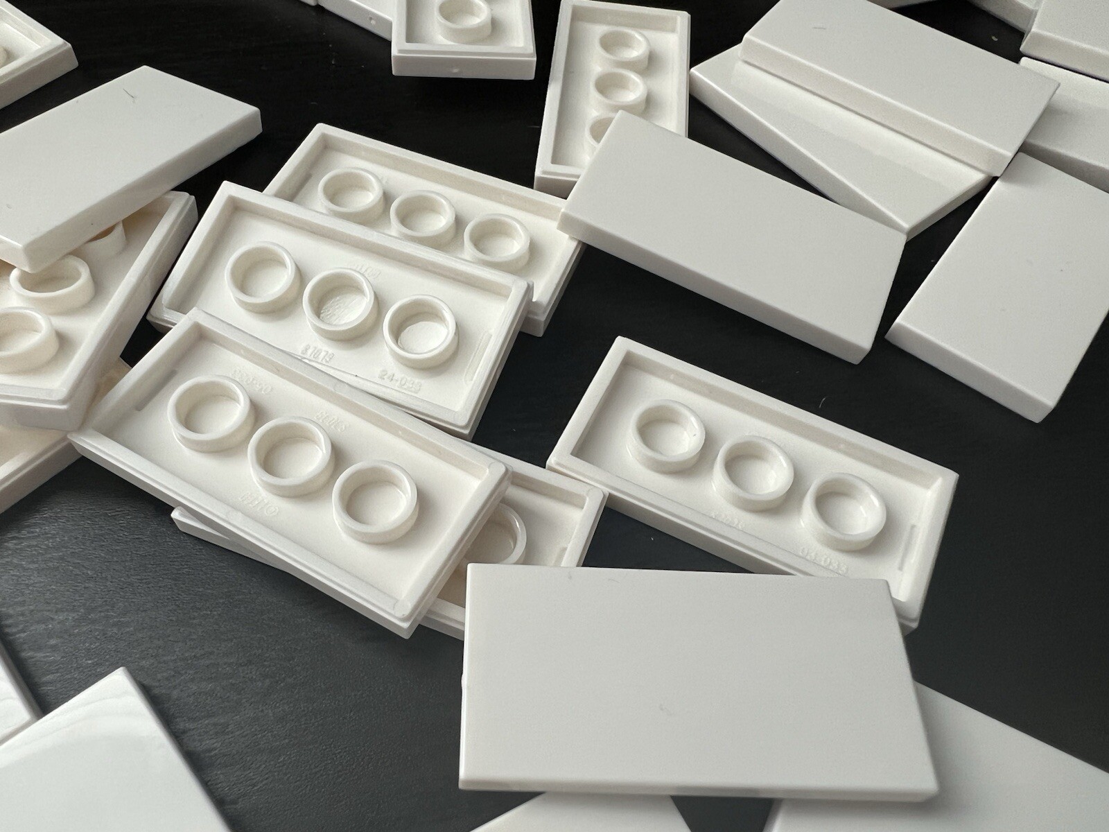 LOT 50 BRAND NEW LEGO 2x4 WHITE FLAT SMOOTH FINISHING TILES BRICK TILE 87079