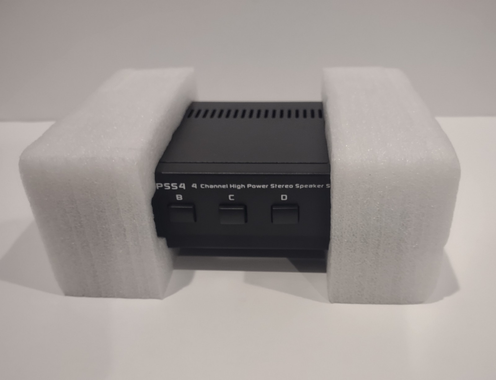 PYLE 4-Zone Speaker Switch Selector Premium Distribution Box PSS4 US