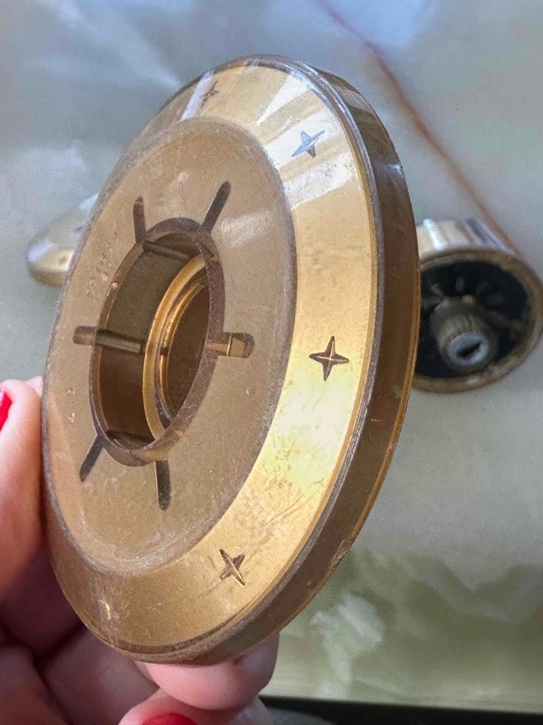 Vintage Retro Star Burst Gold Plastic 50's 60's TV Control Knobs