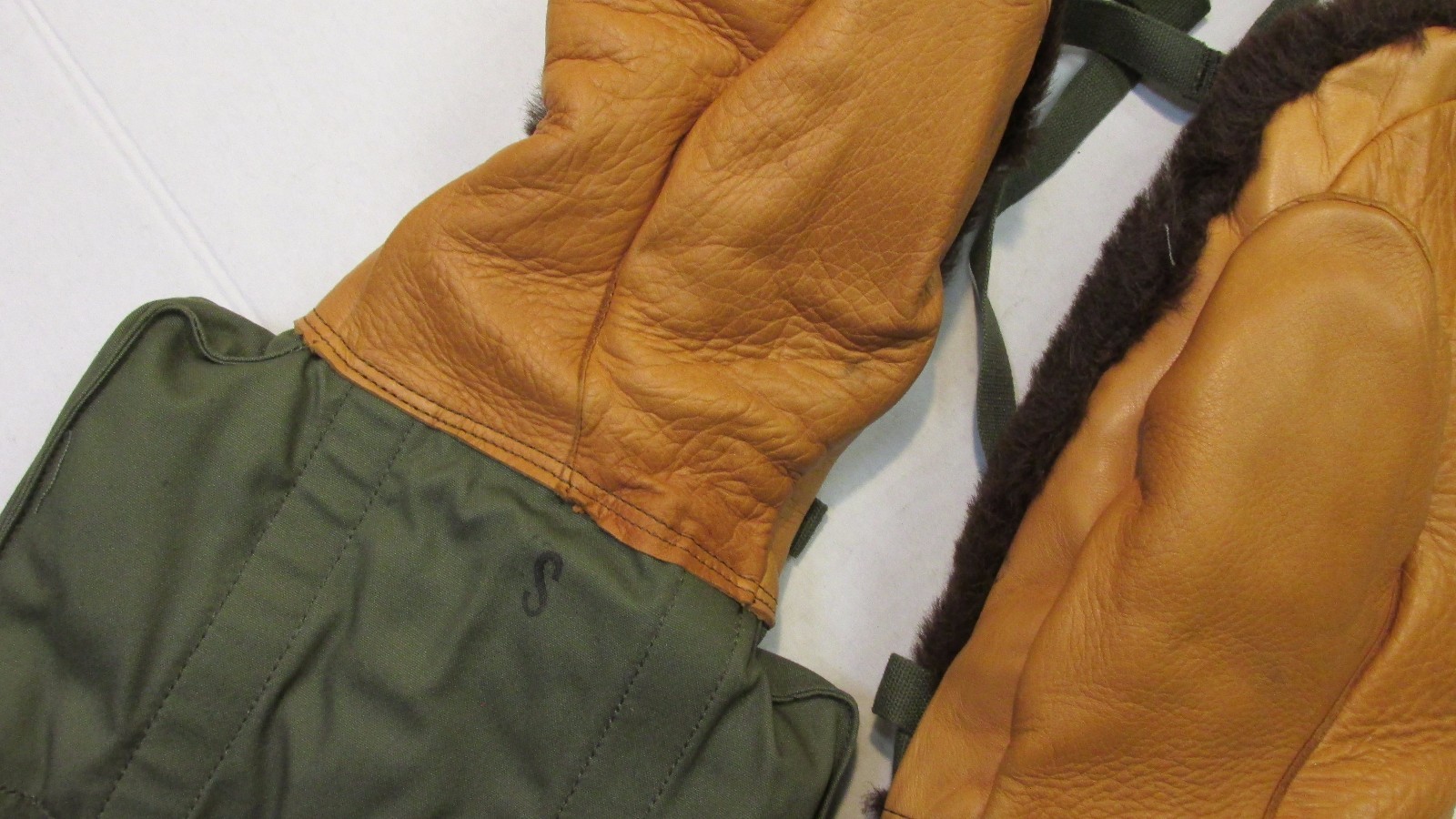 US KOREAN WAR ERA M1949 ARCTIC MITTENS NOS 1951 ALPACA FUR EXTREME COLD WEATHER