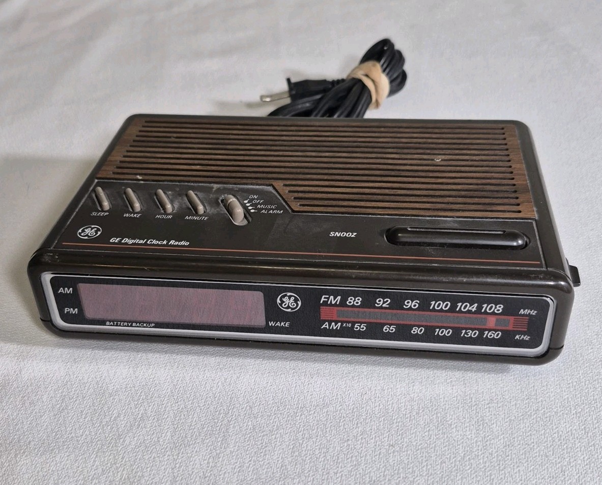 Vintage GE Digital Clock Radio Model 7-4612A AM/FM Alarm TESTED W/ COVER