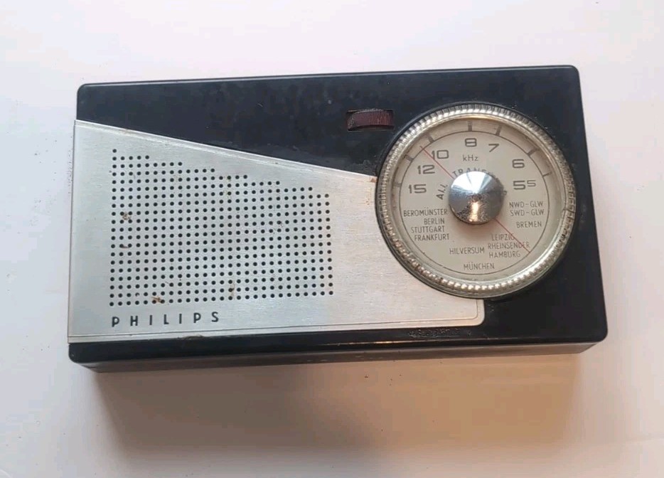 Rare Philips Transistor Radio L1 D 90 T 6V