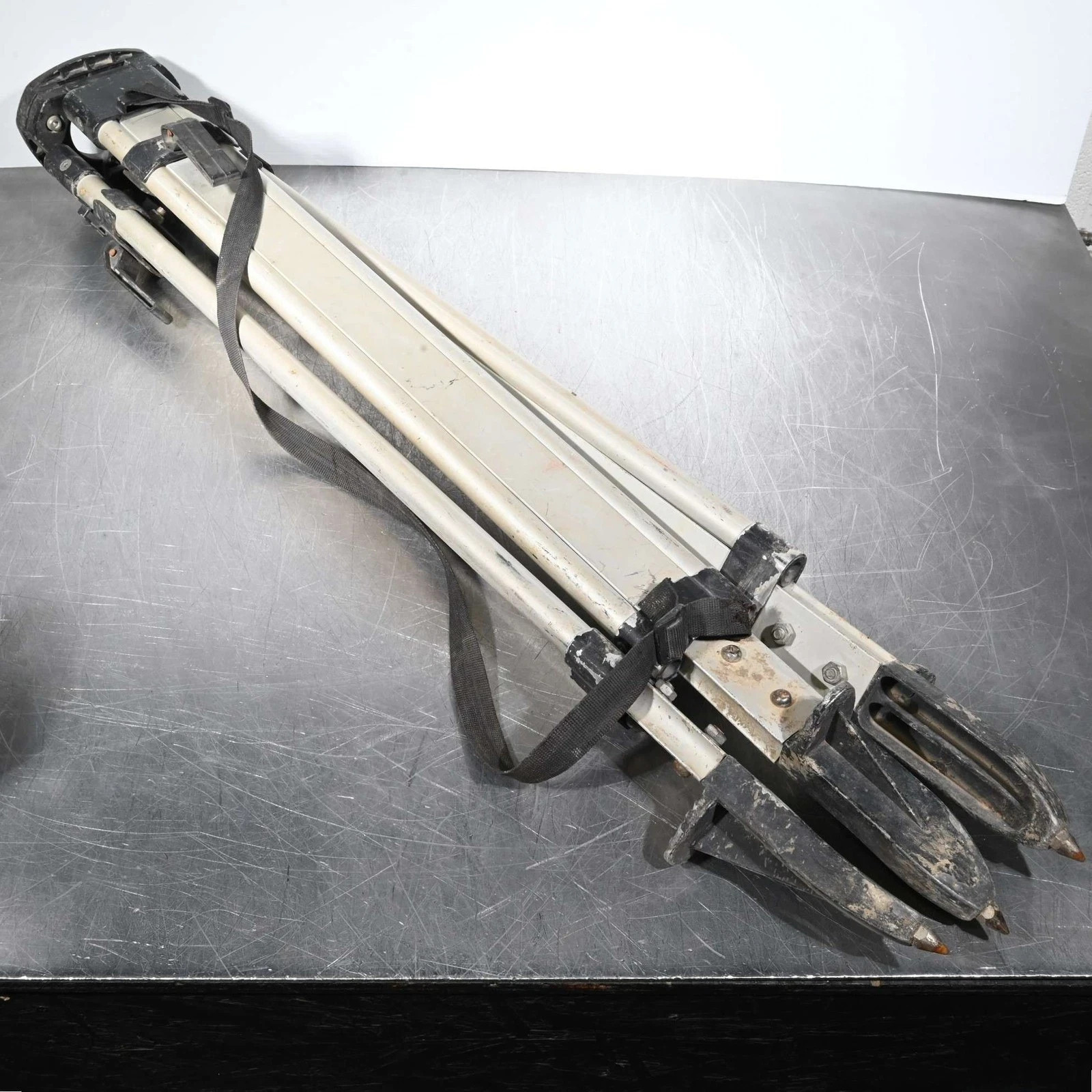 Nikon Nivo 5.M Total Station/30x/5000M Prism/500M Reflectorless w/Tripod/Case