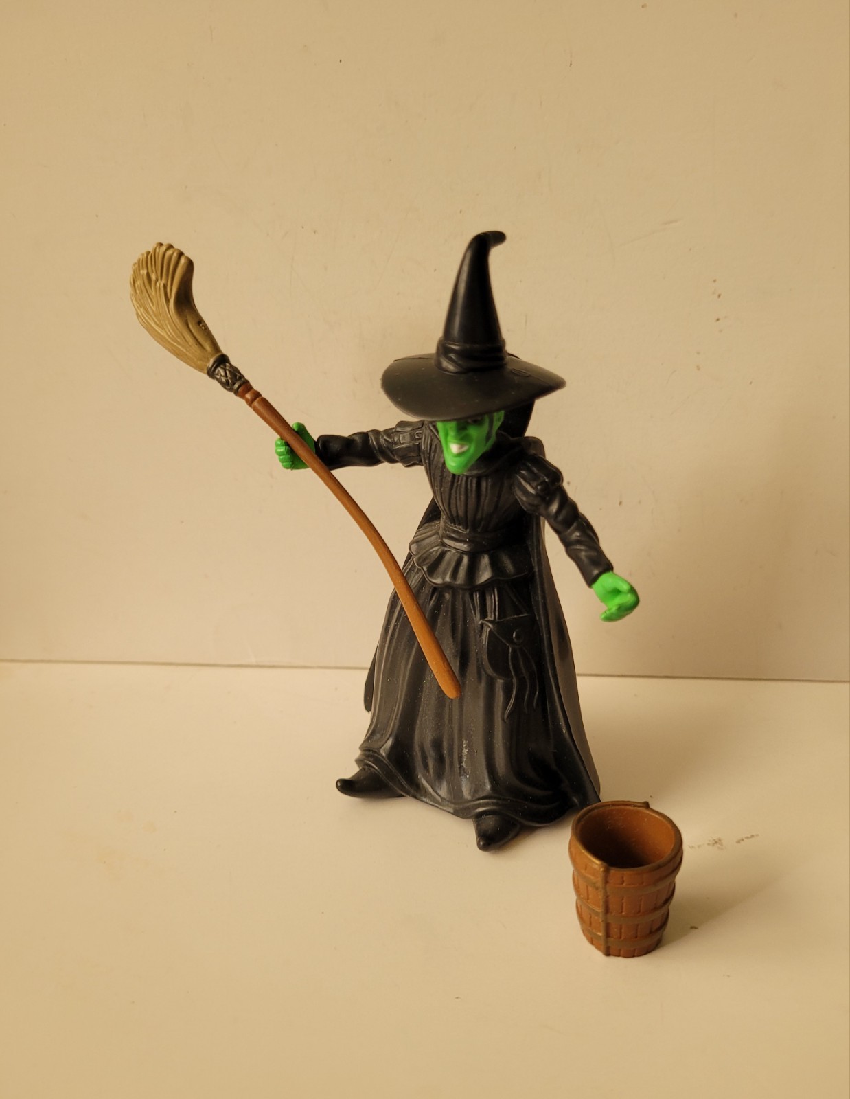WIZARD of OZ WICKED WITCH of WEST Trevco PVC Figure Turner Presents 1998