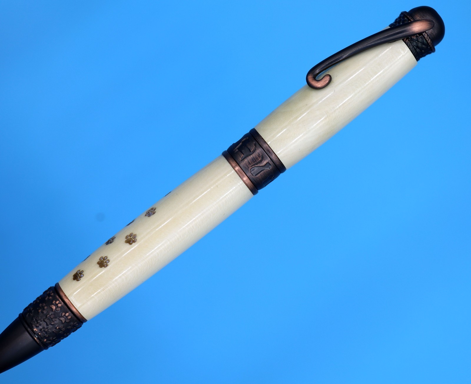Handmade Holly Wood Cat Paw Ballpoint Pen – Twist Pen with Crafted Cat Paw Trail
