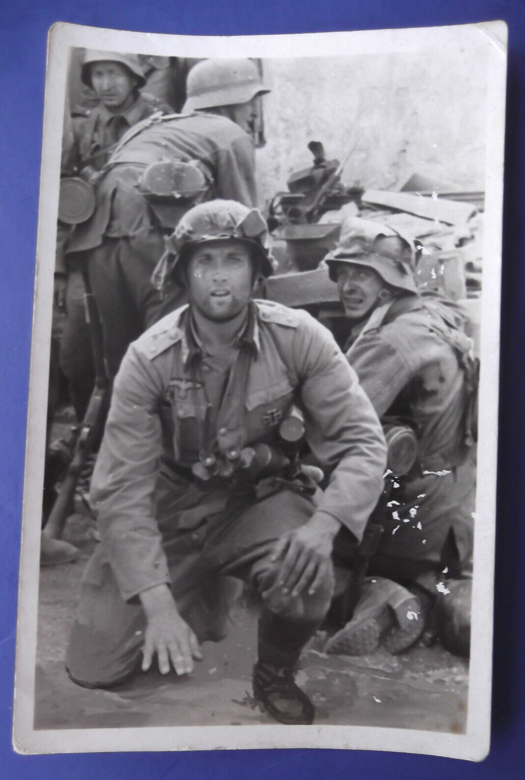 2 WWII German Postcards - Offiziere im Kampf - Officers in Action