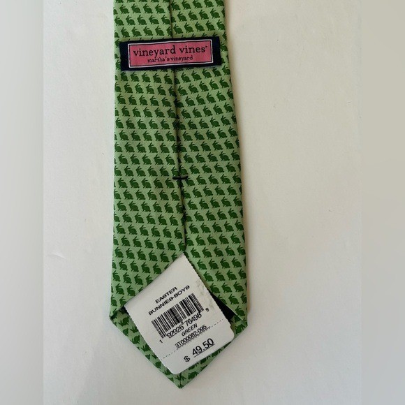 VINEYARD VINES BOYS SILK TIE - ‘EASTER BUNNIES’. GREEN. NEW WITH TAGS